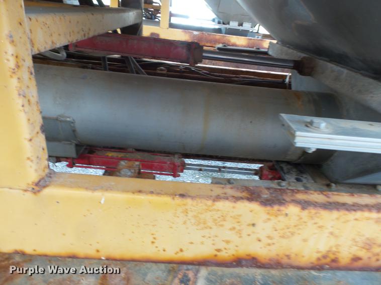 image for item DD2499 2012 KBH fertilizer tender trailer