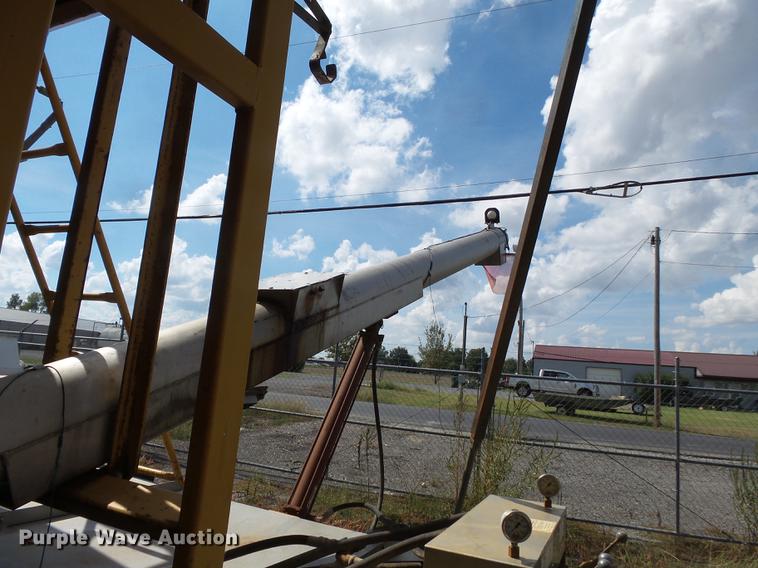 image for item DD2499 2012 KBH fertilizer tender trailer