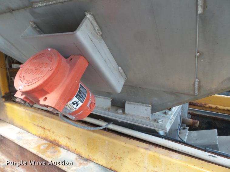 image for item DD2499 2012 KBH fertilizer tender trailer