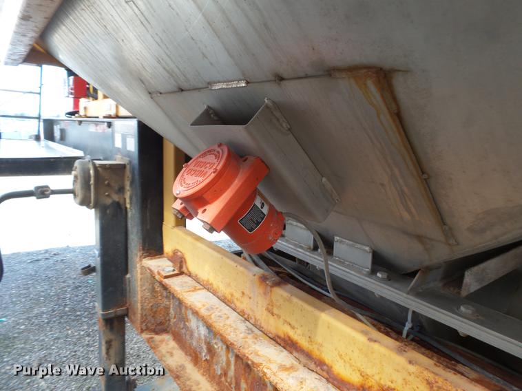 image for item DD2499 2012 KBH fertilizer tender trailer