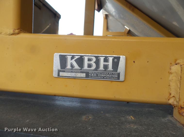 image for item DD2499 2012 KBH fertilizer tender trailer