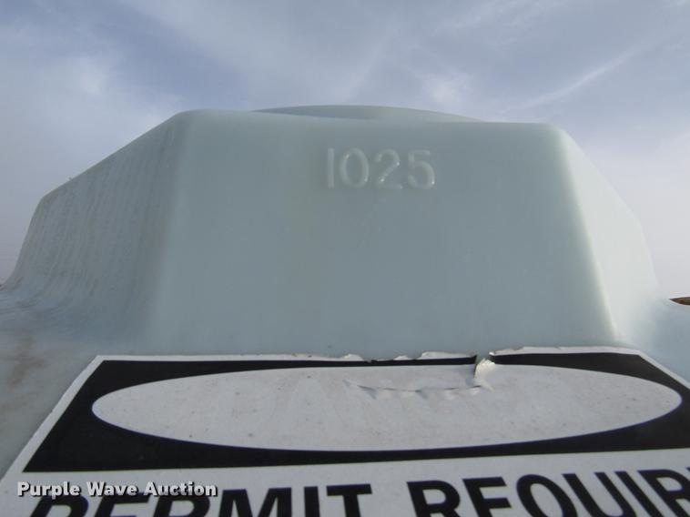 image for item DD4315 Fertilizer nurse tank trailer