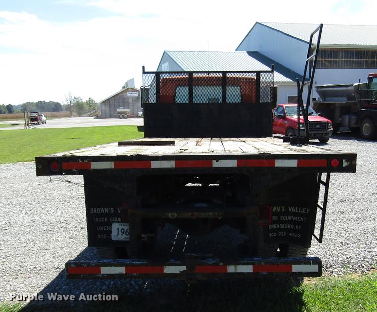 image for item DD4337 1986 International S1600 flatbed truck