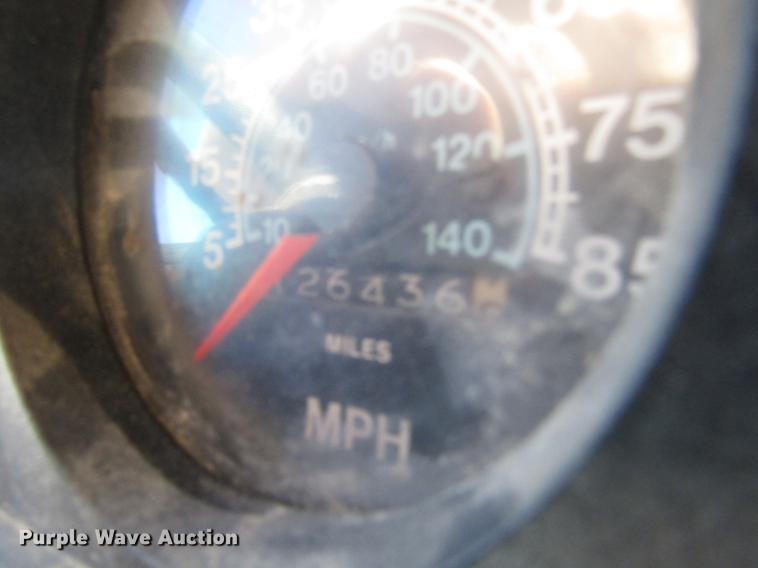 image for item DD4337 1986 International S1600 flatbed truck