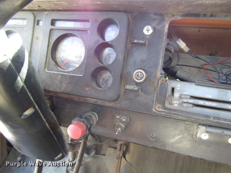 image for item DD4337 1986 International S1600 flatbed truck