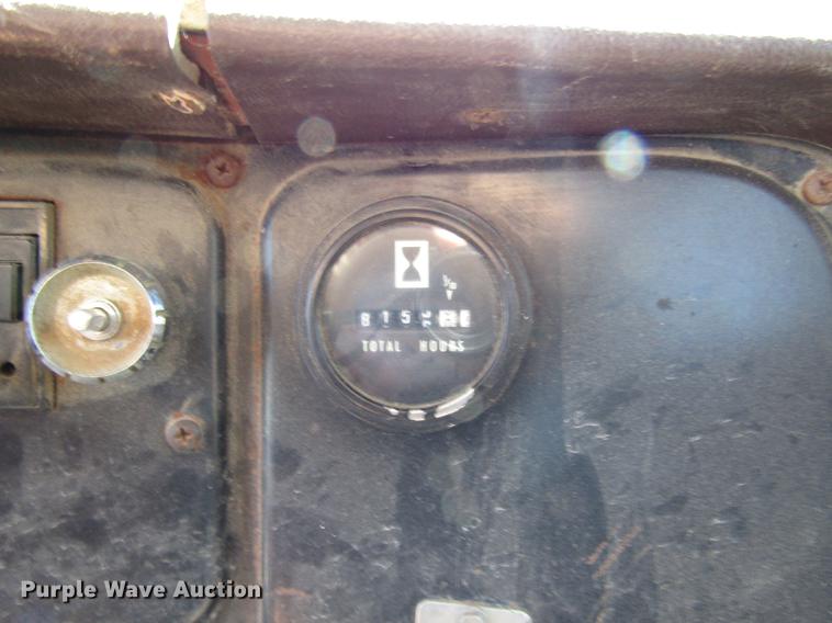 image for item DD4337 1986 International S1600 flatbed truck