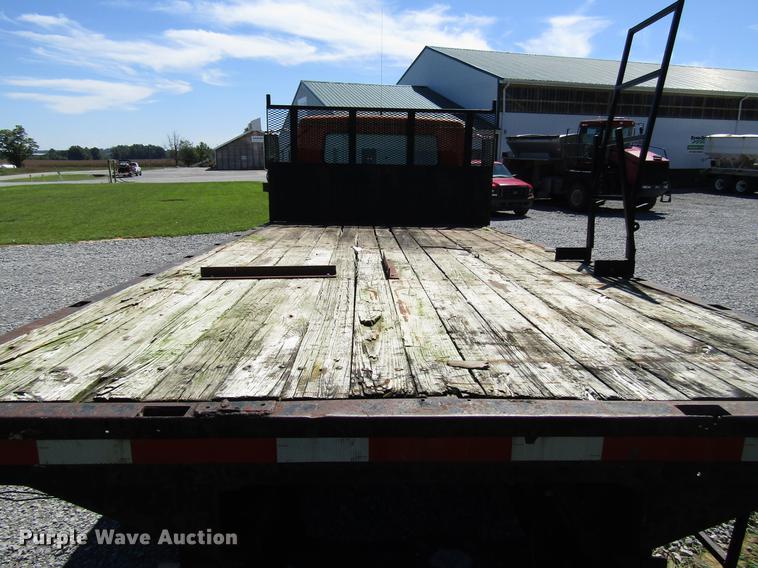 image for item DD4337 1986 International S1600 flatbed truck