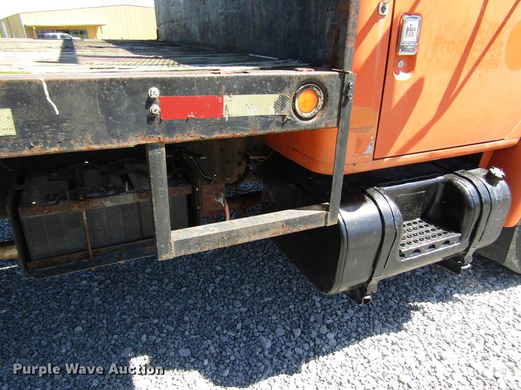 image for item DD4337 1986 International S1600 flatbed truck