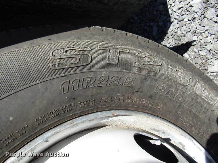 image for item DD4337 1986 International S1600 flatbed truck