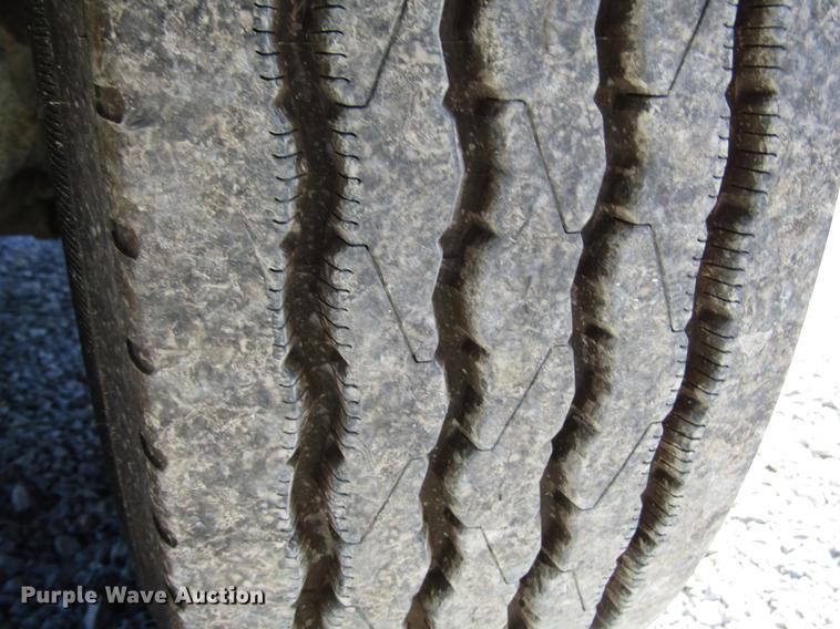 image for item DD4337 1986 International S1600 flatbed truck