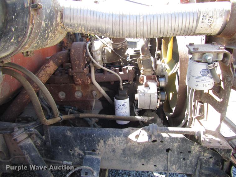 image for item DD4337 1986 International S1600 flatbed truck