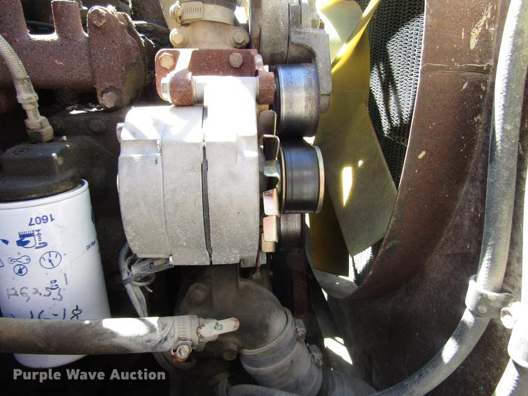 image for item DD4337 1986 International S1600 flatbed truck