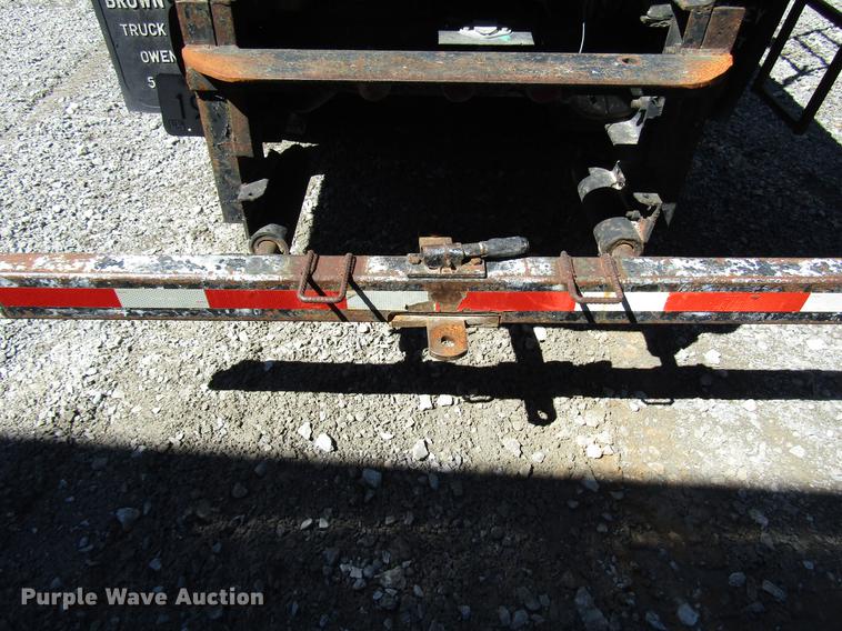 image for item DD4337 1986 International S1600 flatbed truck