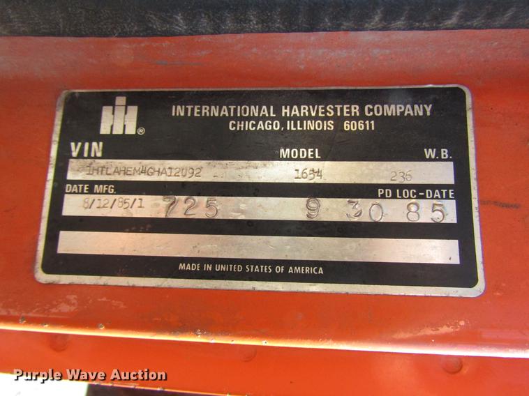 image for item DD4337 1986 International S1600 flatbed truck