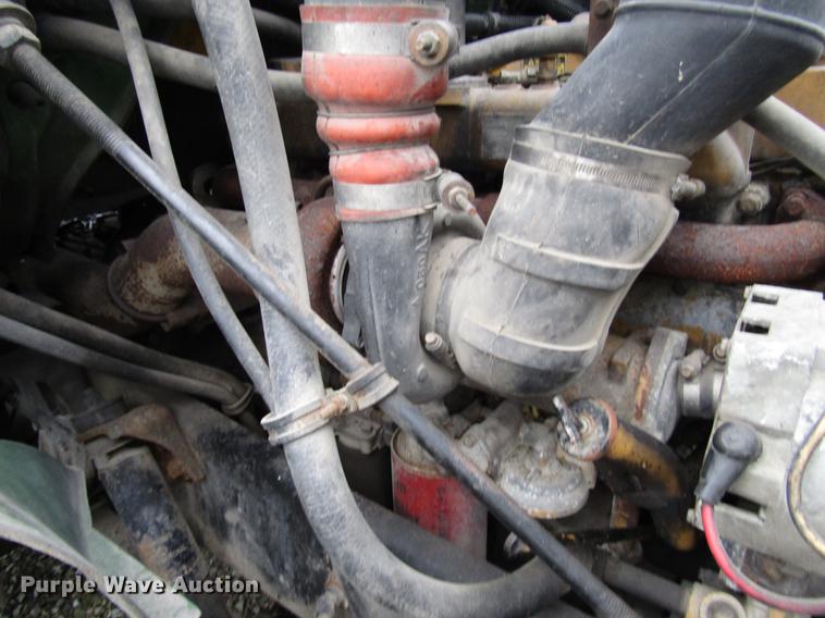 image for item DD4386 1995 International 8200 truck cab and chassis