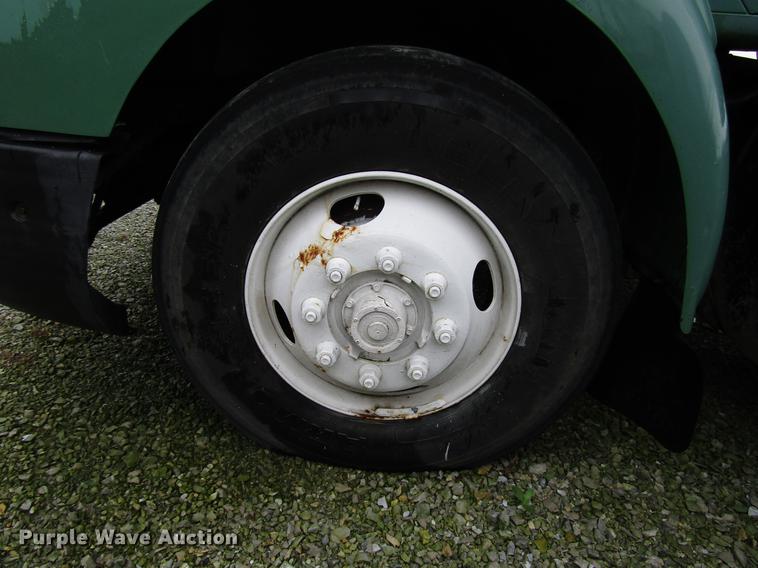 image for item DD4386 1995 International 8200 truck cab and chassis