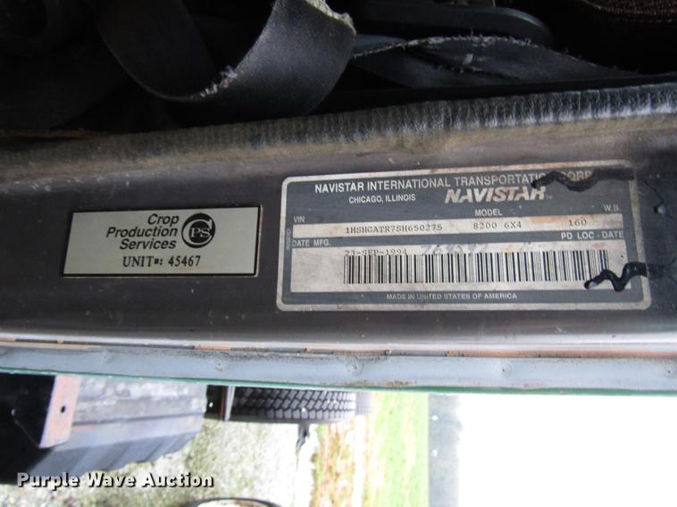 image for item DD4386 1995 International 8200 truck cab and chassis