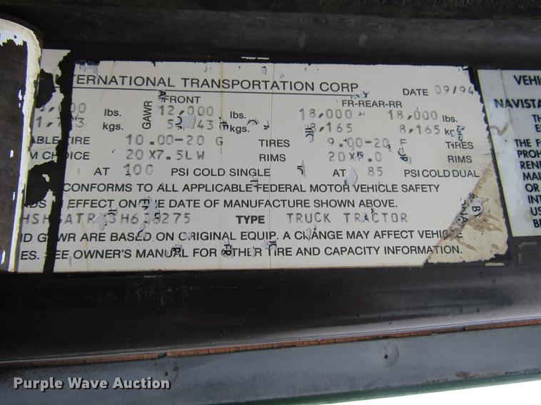 image for item DD4386 1995 International 8200 truck cab and chassis