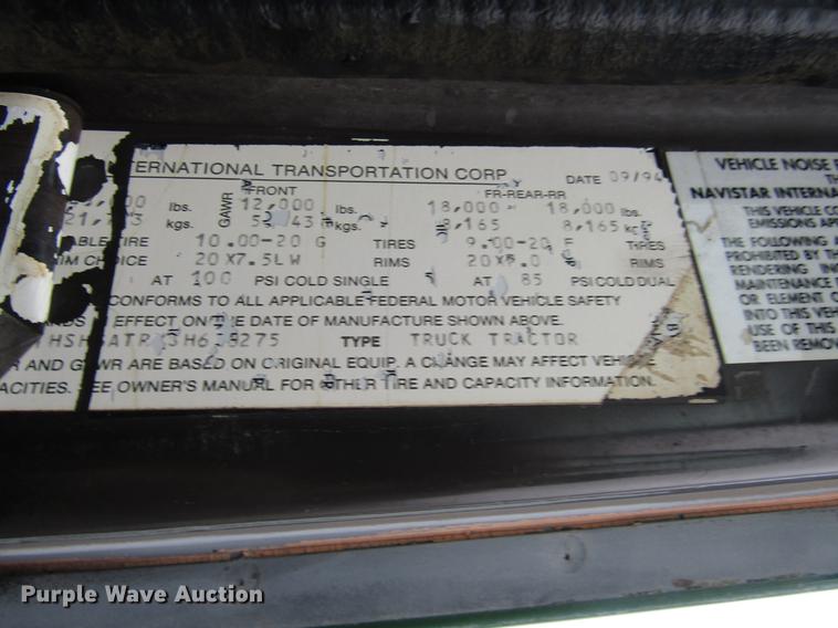 image for item DD4386 1995 International 8200 truck cab and chassis