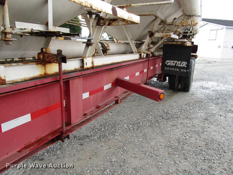 image for item DD4387 2005 B-B tender trailer
