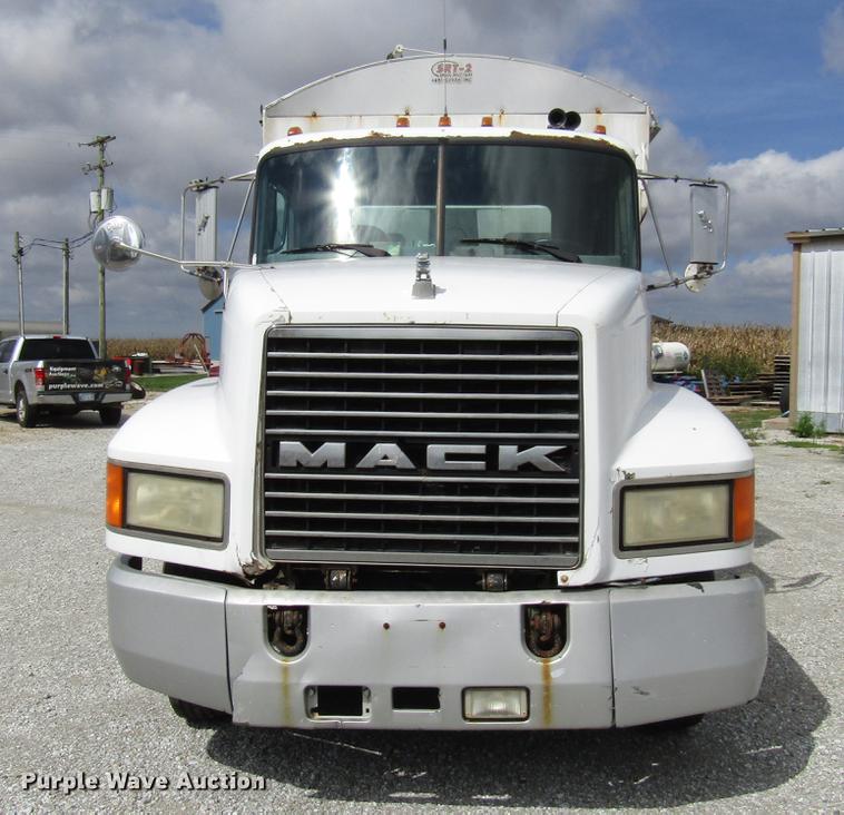 image for item DD4389 1995 Mack CH613 fertilizer tender truck