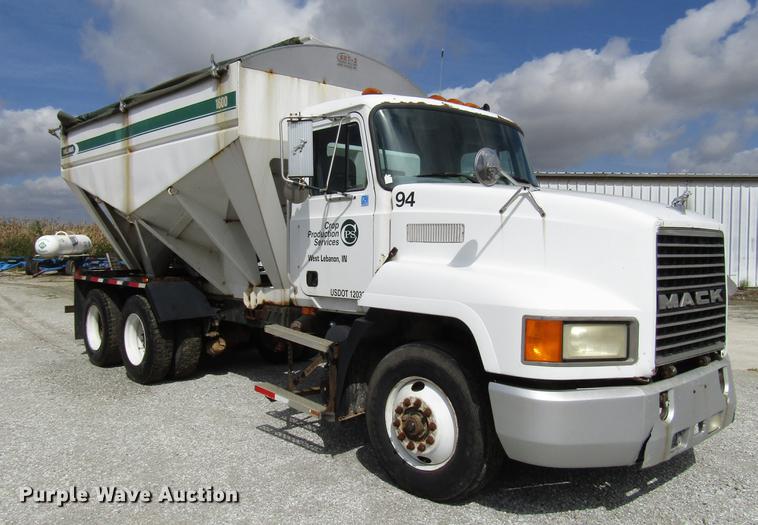 image for item DD4389 1995 Mack CH613 fertilizer tender truck