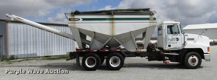 image for item DD4389 1995 Mack CH613 fertilizer tender truck