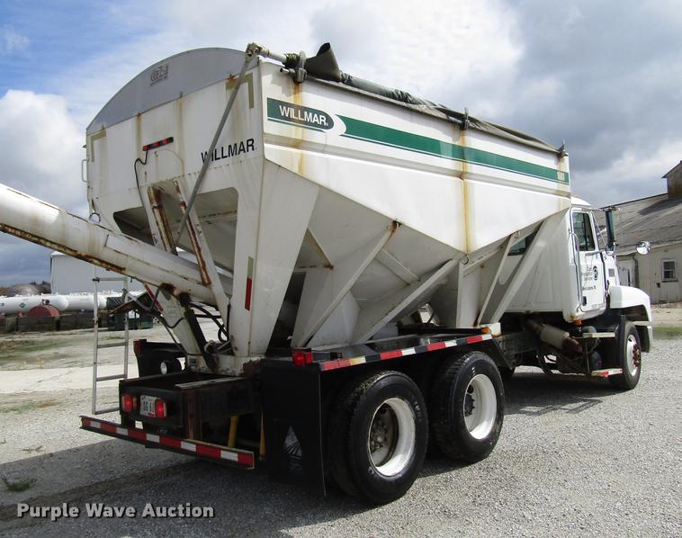 image for item DD4389 1995 Mack CH613 fertilizer tender truck