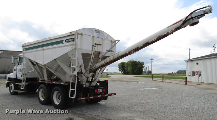 image for item DD4389 1995 Mack CH613 fertilizer tender truck