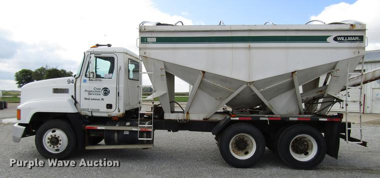 image for item DD4389 1995 Mack CH613 fertilizer tender truck