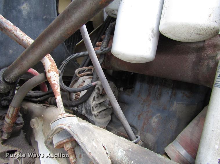 image for item DD4389 1995 Mack CH613 fertilizer tender truck