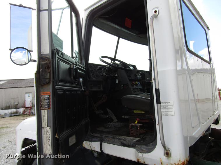 image for item DD4389 1995 Mack CH613 fertilizer tender truck