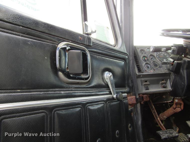 image for item DD4389 1995 Mack CH613 fertilizer tender truck