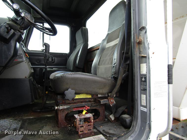 image for item DD4389 1995 Mack CH613 fertilizer tender truck