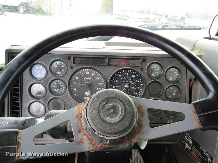 image for item DD4389 1995 Mack CH613 fertilizer tender truck