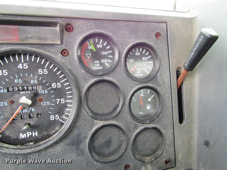 image for item DD4389 1995 Mack CH613 fertilizer tender truck