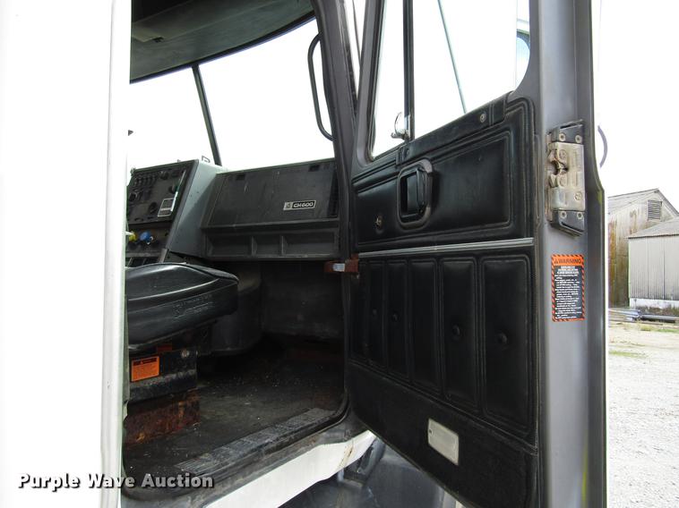 image for item DD4389 1995 Mack CH613 fertilizer tender truck