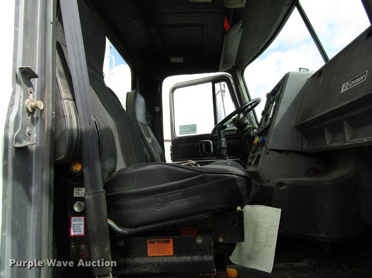 image for item DD4389 1995 Mack CH613 fertilizer tender truck