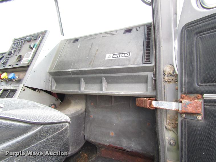 image for item DD4389 1995 Mack CH613 fertilizer tender truck