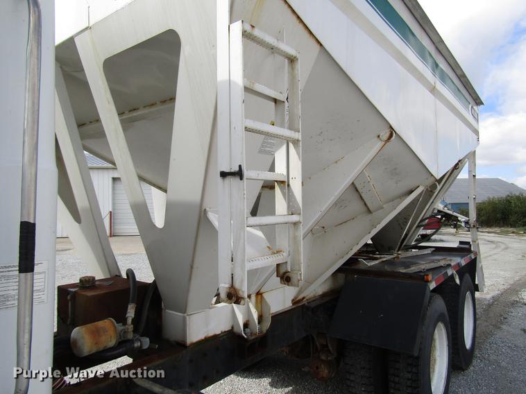 image for item DD4389 1995 Mack CH613 fertilizer tender truck