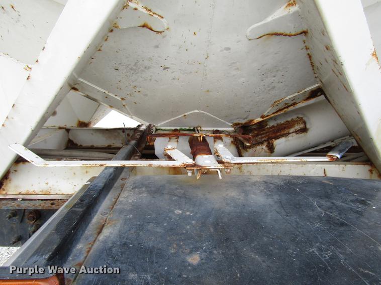 image for item DD4389 1995 Mack CH613 fertilizer tender truck