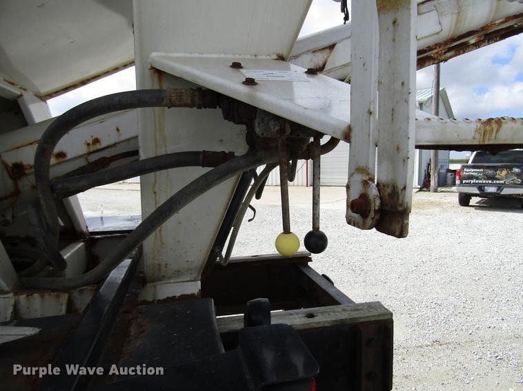 image for item DD4389 1995 Mack CH613 fertilizer tender truck