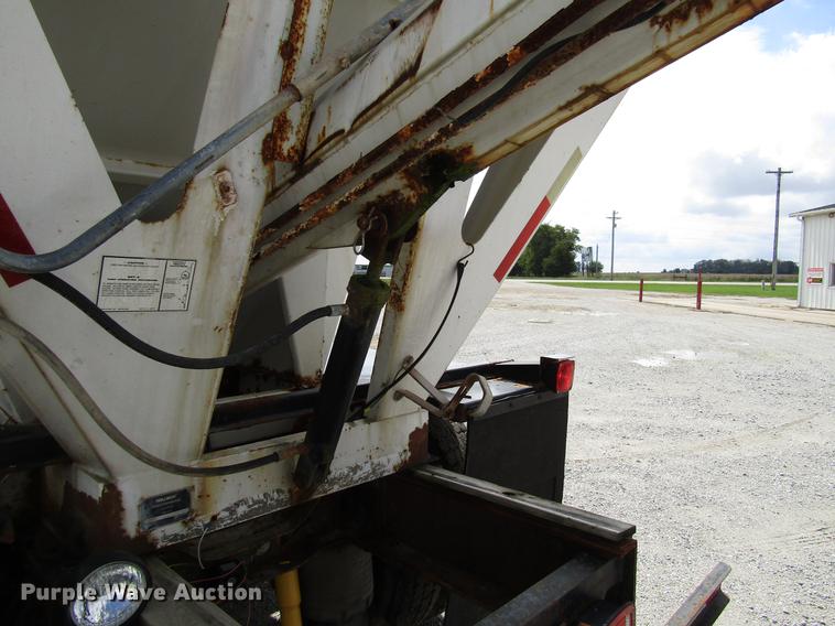 image for item DD4389 1995 Mack CH613 fertilizer tender truck