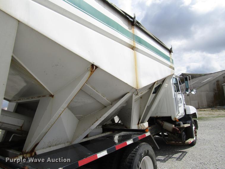 image for item DD4389 1995 Mack CH613 fertilizer tender truck