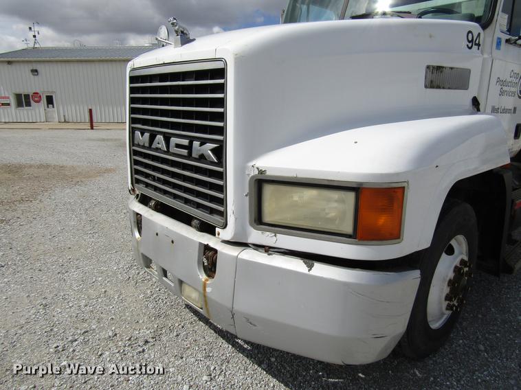 image for item DD4389 1995 Mack CH613 fertilizer tender truck