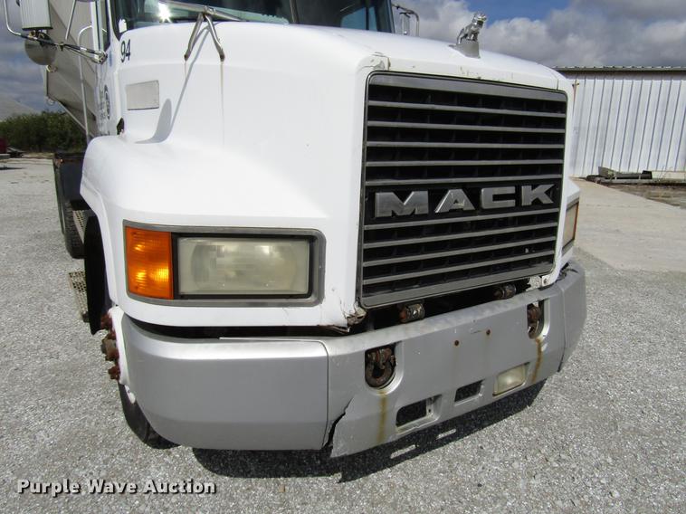 image for item DD4389 1995 Mack CH613 fertilizer tender truck