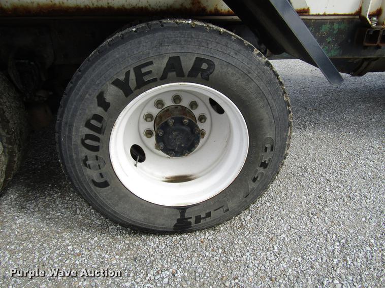 image for item DD4389 1995 Mack CH613 fertilizer tender truck