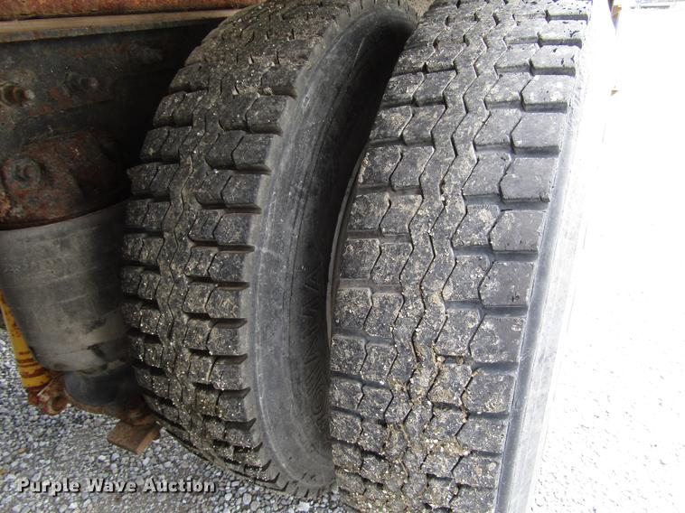 image for item DD4389 1995 Mack CH613 fertilizer tender truck