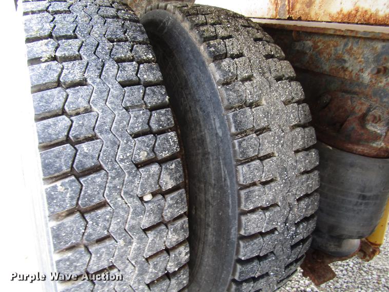 image for item DD4389 1995 Mack CH613 fertilizer tender truck