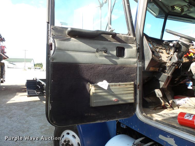 image for item FT9862 1993 Peterbilt 378 flatbed truck